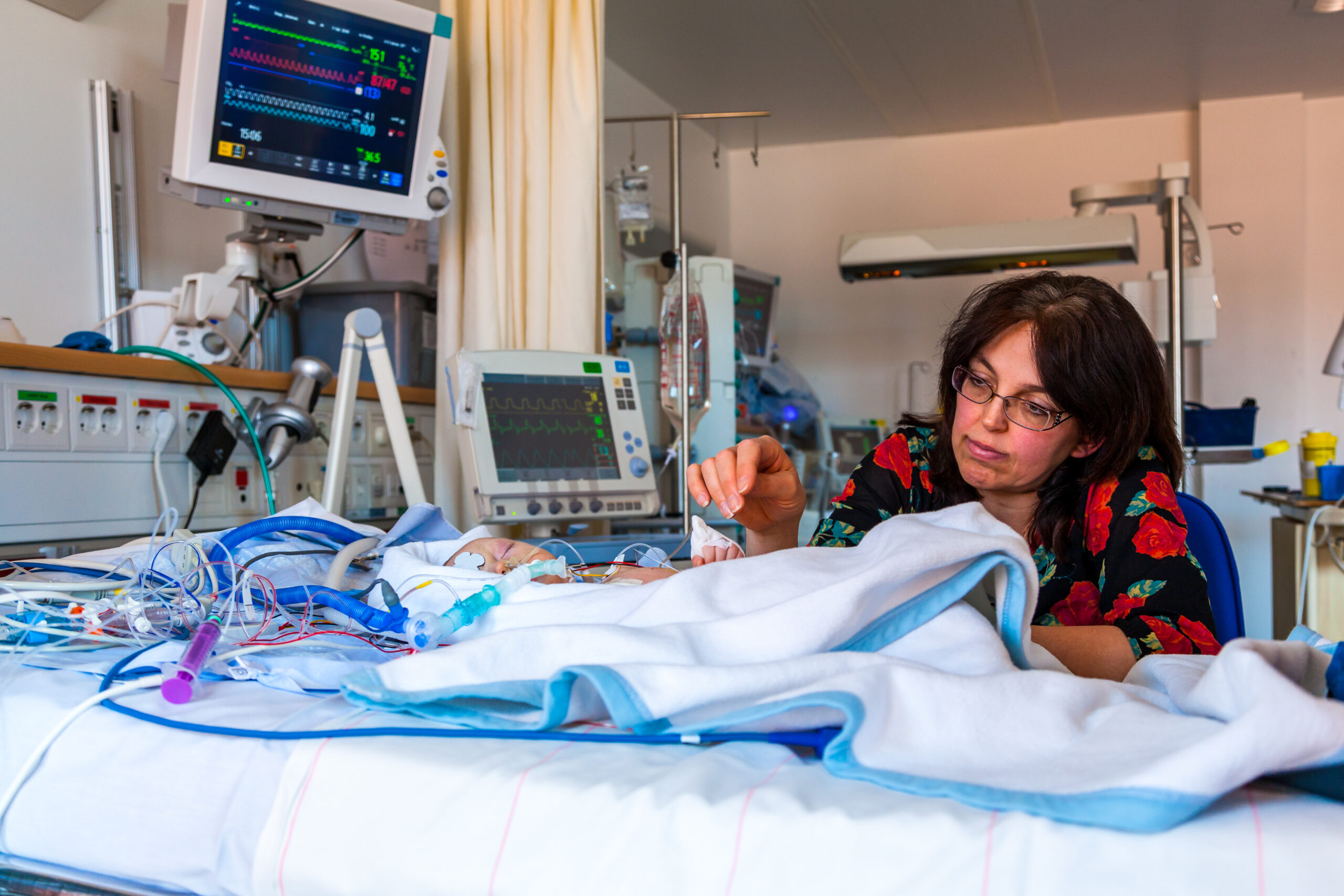 Intensive care mother and child.